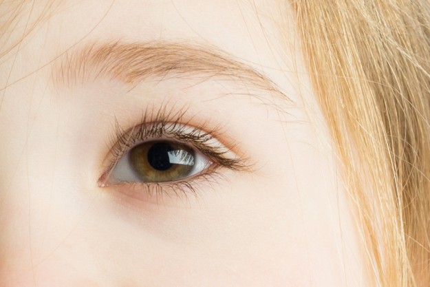 100% Crop - Sony A7r w/ E-Mount Zeiss 55mm f/1.8 lens - Studio Lighting @ f/5.6, ISO 100, 1/160sec, Raw Quality